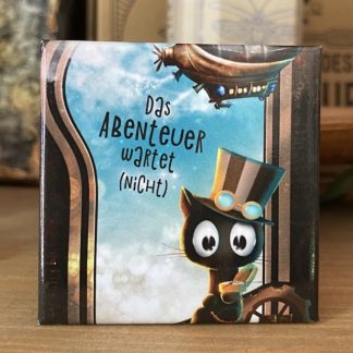 Quadratischer Magnet „Das Abenteuer wartet (nicht)"